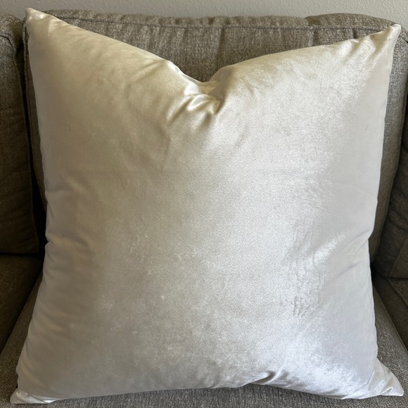 Z Gallerie Modern Silver, black, ivory 24”x24”pillow cover set of 2. - Picture 10 of 11